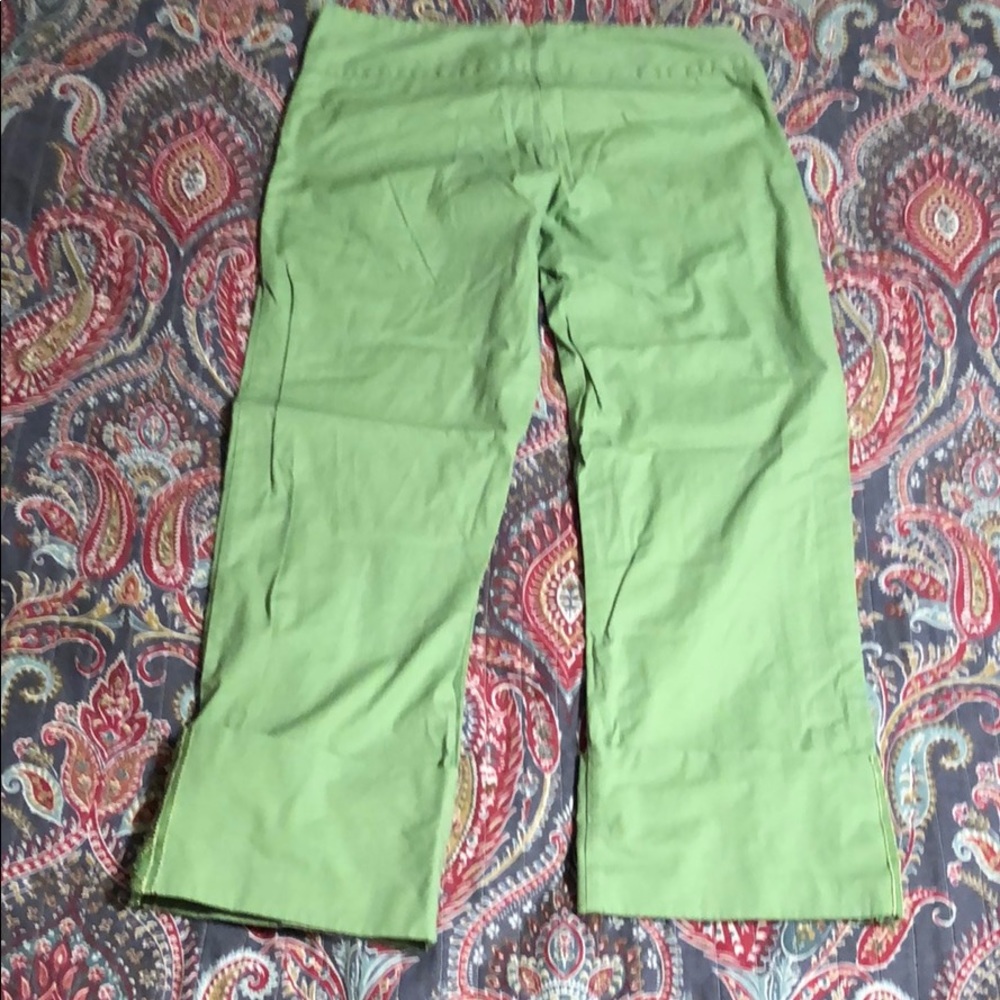 Green Cuffed sequence Capris - Picture 5 of 5